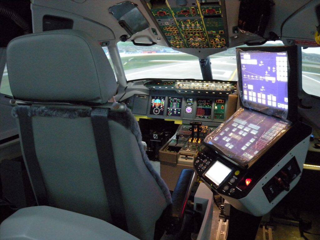 cockpit-flight-simulator